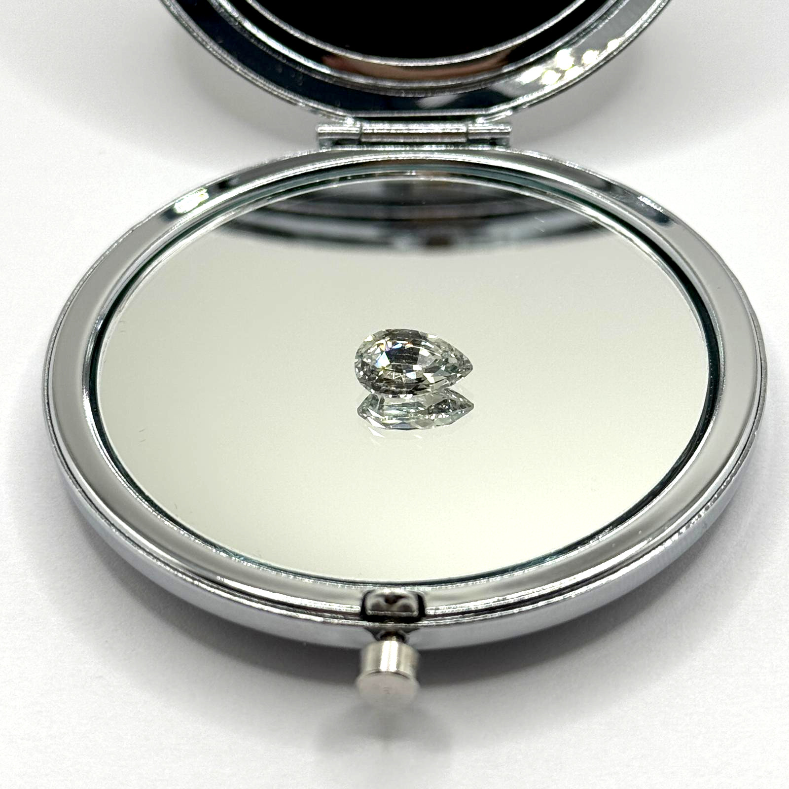 Unheated Natural Light Green Sapphire - 2.34 ct Pear - Image 3