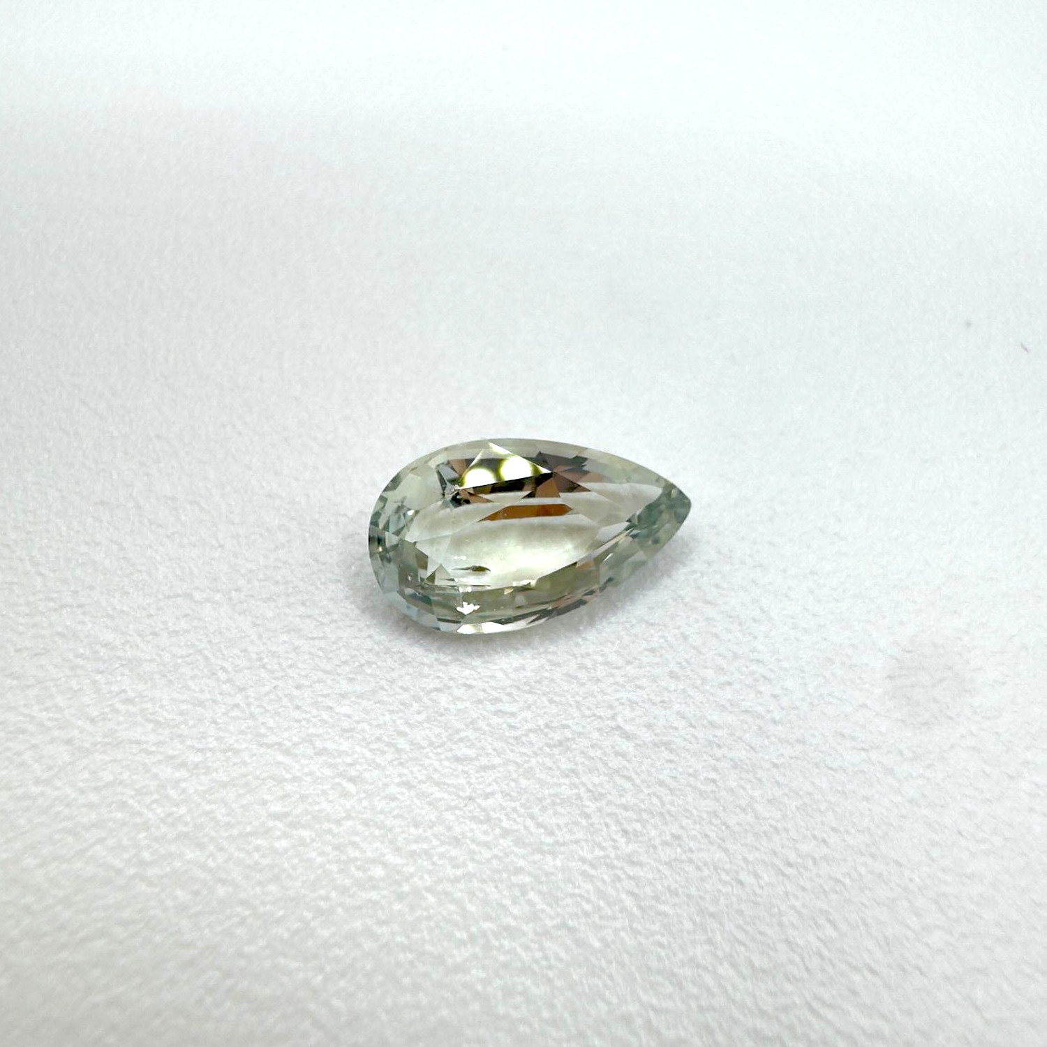 Unheated Natural Light Green Sapphire - 2.34 ct Pear - Image 4