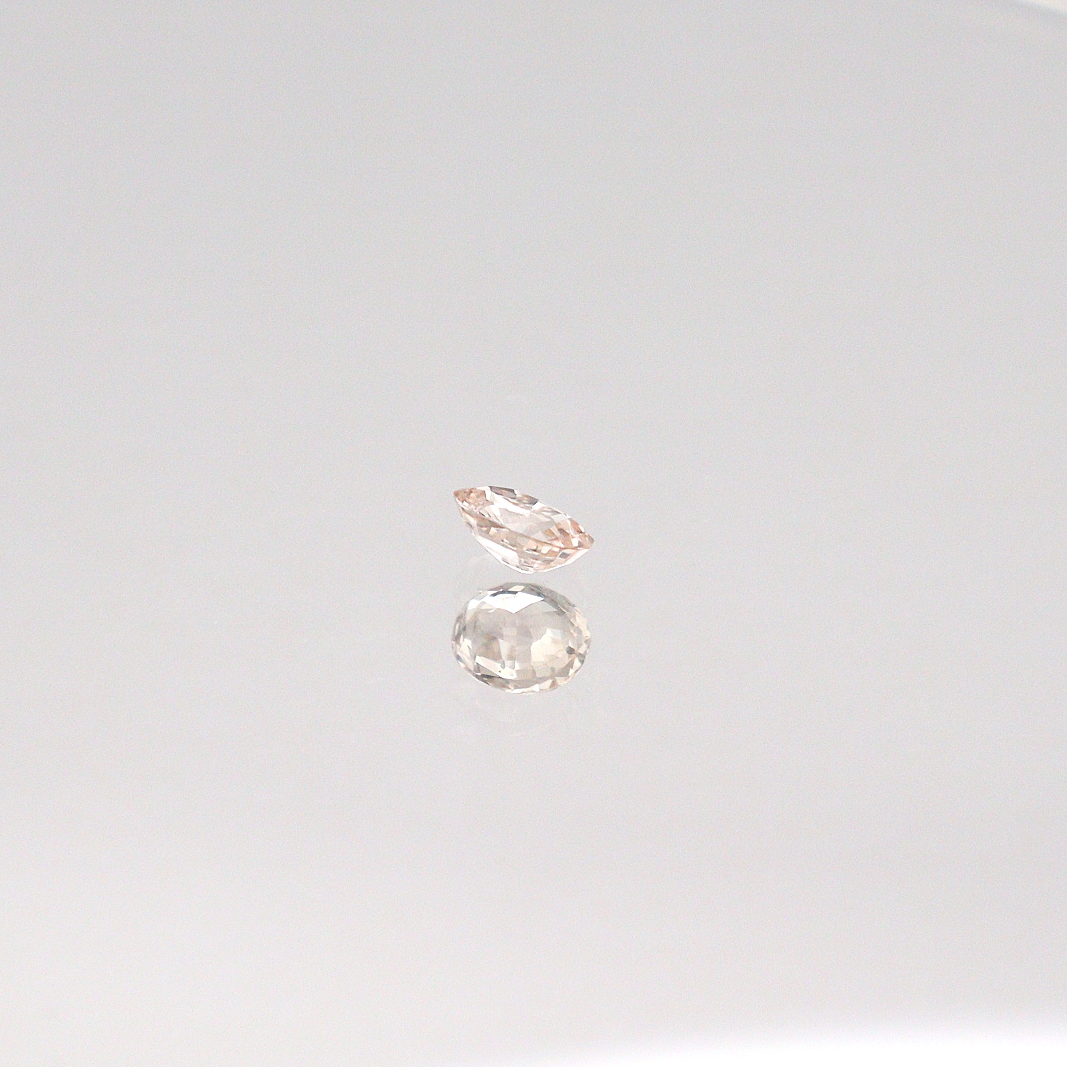 Natural Sri Lankan Peach Sapphire – 0.40 ct Oval - Image 4